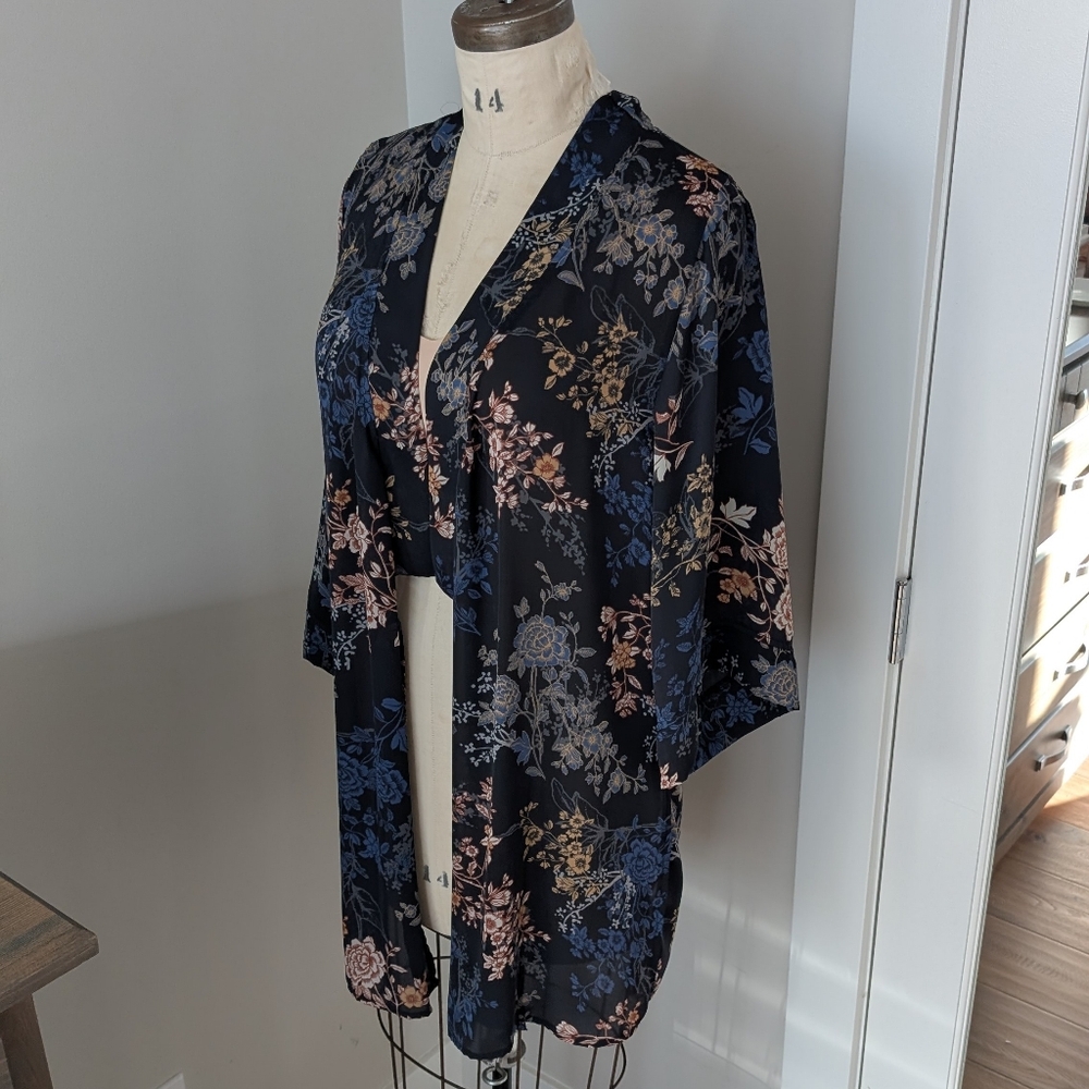 Tahari Navy Floral Kimono S/M